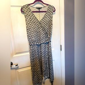 Sleeveless Faux-Wrap Midi Dress in Gray Geometric Print